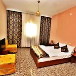 Hotel Karbeyaz & *