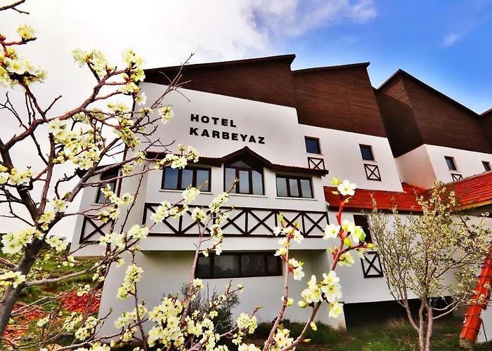 Karbeyaz & Szálloda *